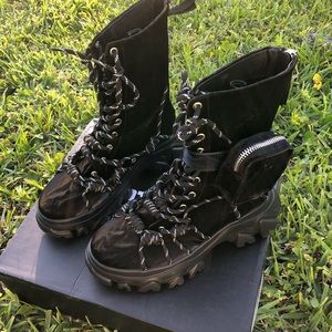 Like A Champ Sneaker Boots brand new * comes with both side pouches & straps